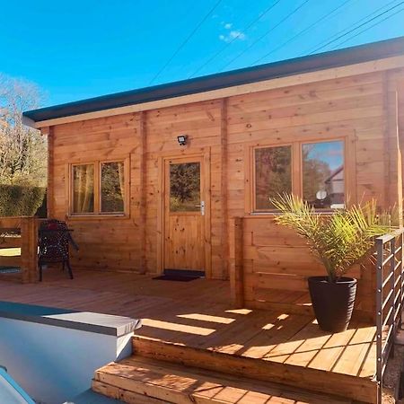 Chalet 2 Personnes Avec Jacuzzi Et Piscine Saisonniere Partagee Corcieux Extérieur photo