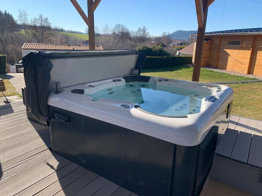 Chalet 2 Personnes Avec Jacuzzi Et Piscine Saisonniere Partagee Corcieux Extérieur photo