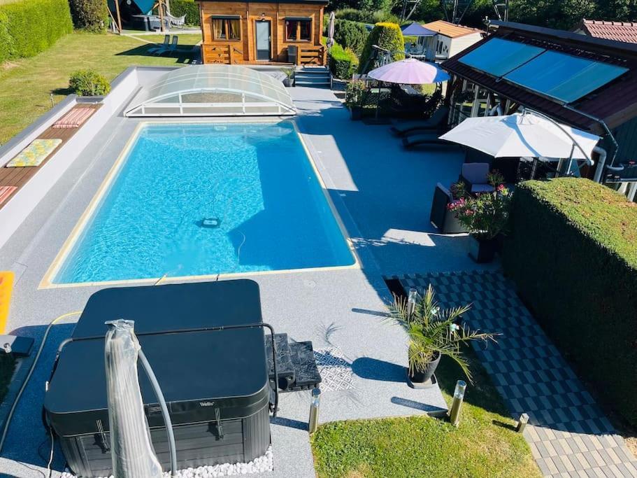 Chalet 2 Personnes Avec Jacuzzi Et Piscine Saisonniere Partagee Corcieux Extérieur photo