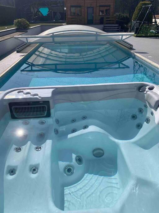 Chalet 2 Personnes Avec Jacuzzi Et Piscine Saisonniere Partagee Corcieux Extérieur photo