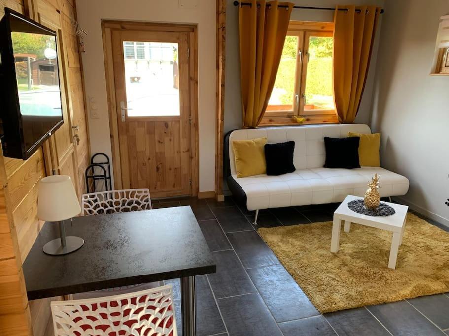 Chalet 2 Personnes Avec Jacuzzi Et Piscine Saisonniere Partagee Corcieux Extérieur photo