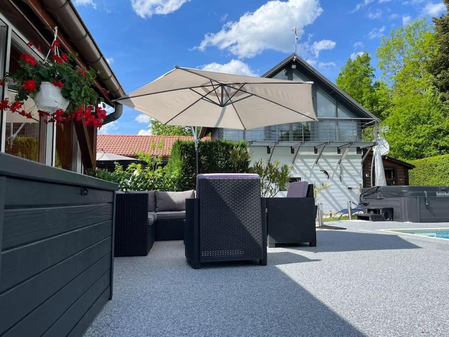 Chalet 2 Personnes Avec Jacuzzi Et Piscine Saisonniere Partagee Corcieux Extérieur photo