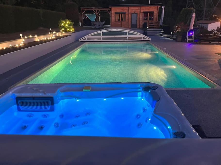 Chalet 2 Personnes Avec Jacuzzi Et Piscine Saisonniere Partagee Corcieux Extérieur photo