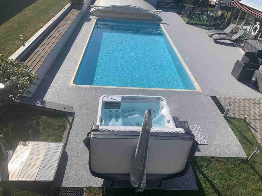 Chalet 2 Personnes Avec Jacuzzi Et Piscine Saisonniere Partagee Corcieux Extérieur photo