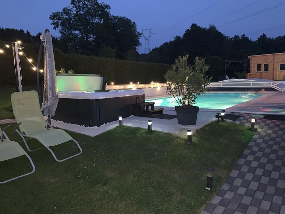 Chalet 2 Personnes Avec Jacuzzi Et Piscine Saisonniere Partagee Corcieux Extérieur photo