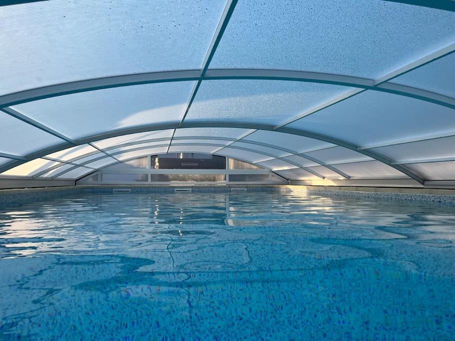 Chalet 2 Personnes Avec Jacuzzi Et Piscine Saisonniere Partagee Corcieux Extérieur photo
